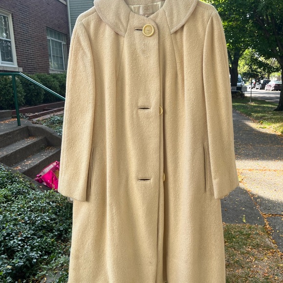Elegant Cream Wool Coat - Picture 1 of 2